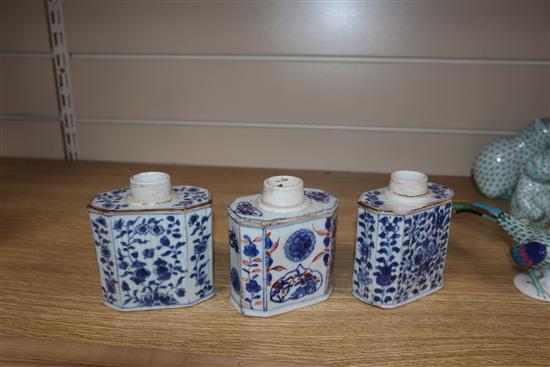 Three Chinese export tea caddies, Kangxi, two blue and white and one Imari palette